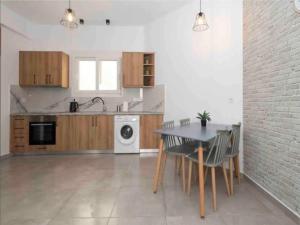 Kuchyň nebo kuchyňský kout v ubytování Mimikas Apartment