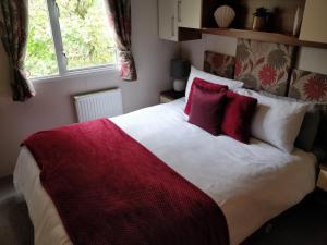 Кровать или кровати в номере Parkview, Port Haverigg (Wi-Fi & Fire Stick)