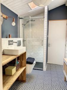 a bathroom with a sink and a shower at La Siesta in La Rochelle