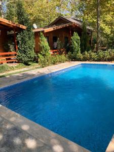 a large blue swimming pool in front of a house at TATİL KEYFİ MOTEL in Kocaeli
