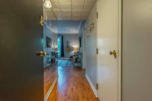 a hallway of a home with a room with a ceiling at Famous MUSIC ROW 1 Bedroom Condo with FREE Parking and Pool in Nashville