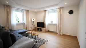 a living room with a blue couch and a tv at 3 Zimmerwohnung in Würzburg nähe Uniklinik, free parking in Würzburg