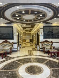 a lobby with couches and tables in a building at فندق اوتاد المتحدة عبالله الخياط in Mecca