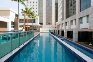 A piscina localizada em Jade Hotel Brasília ou nos arredores