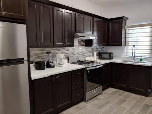 Kuchyň nebo kuchyňský kout v ubytování Casa 336 - New Home with Garage and Shared Community Pool