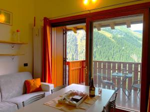 a living room with a couch and a table and a balcony at Affittimoderni San Simone - Appartamento Sci Sole in Valleve +34 photos