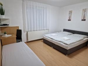 Posteľ alebo postele v izbe v ubytovaní Penzion Lea