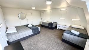 Un lugar para sentarse en The Brownston Hostel