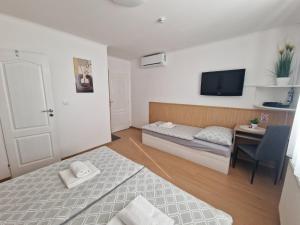 Posteľ alebo postele v izbe v ubytovaní Penzion Lea