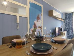 a dining room table with wine glasses and a dining at Team019 Sitges Richard España in Sant Pere de Ribes