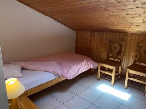 Posteľ alebo postele v izbe v ubytovaní Appartement spacieux à Châtel proche centre, 7 couchages, balcon sud, parking, Multi Pass inclus! - FR-1-693-58