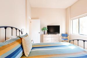 a bedroom with a bed and a flat screen tv at Western Dreams in Sun Valley +43 photos