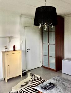 a room with a door and a zebra rug at Seesicht nahe am Zentrum in Kilchberg