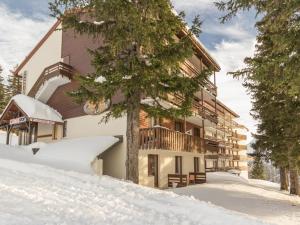 a building in the snow with a tree in front of it at Studio La Rosière, 1 pièce, 4 personnes - FR-1-275-153 in La Rosière