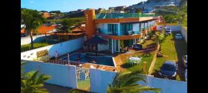 una vista aérea de una casa en Chalé na praia de Barreta, en Nísia Floresta