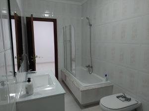 Koupelna v ubytování Gran casa cerca de la playa + 12 fotografií