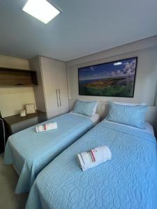 duas camas sentadas uma ao lado da outra num quarto em Barra Grande Exclusive Residence em Barra Grande
