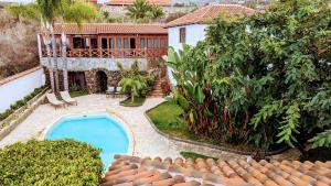 an aerial view of a house with a swimming pool at La Cueva de Villa Gardel in Icod de los Vinos
