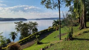 una vista de un cuerpo de agua con árboles en Cabaña Santa Ana, en Santa Ana