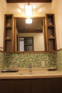 a bathroom with a sink and a mirror at 【都電屋203】标准间/都电荒川线/近三ノ輪/一线直达秋叶原/上野/浅草 in Tokyo