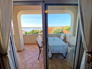Μπαλκόνι ή βεράντα στο Apartments by the sea Barbat, Rab - 21809