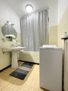 Um banheiro em Somptueux appartement proche centre & transports