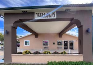 a office building with an archway in front of it at Ozark Inn in Mena