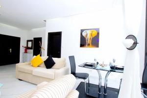 a living room with a couch and a table at Appart Hotel Les orchidees in Cotonou