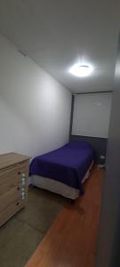 A bed or beds in a room at Amplió, cómodo y amoblado departamento, La Florida