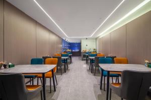 A restaurant or other place to eat at Suberun Hotel - Jinyang Street