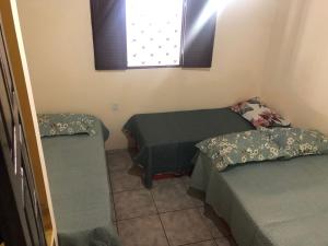 En eller flere senge i et værelse på Casa para temporada com Piscina