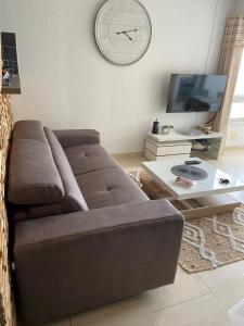 Televízia a/alebo spoločenská miestnosť v ubytovaní Appartement Cap d Agde Magnifique vue mer