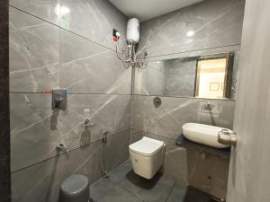 Koupelna v ubytování HOTEL ASIANA SKY Motera Ahmedabad