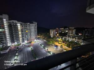 vistas a una ciudad por la noche con edificios en Dream Home (Marina View Villas), en Port Dickson