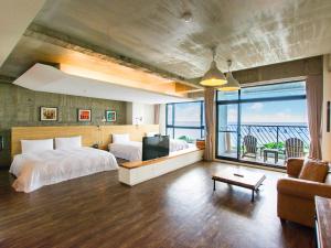a bedroom with two beds and a view of the ocean at El Puerto Hotel in Kenting