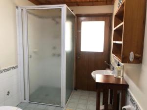 a bathroom with a shower and a sink at Copeland Cabins in Copeland