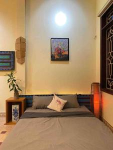 Ένα ή περισσότερα κρεβάτια σε δωμάτιο στο PrivateHouse'sArtistBRKitchenBalconyOldQuarter