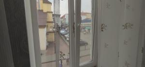 an open window with a view of a city street at Центр кондиціонер 2 спальні після ремонту 2 поверх кондиціонер in Ivano-Frankivsʼk