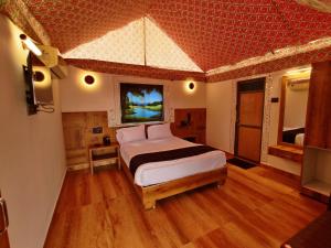 Säng eller sängar i ett rum på Santkrupa Villa Resort