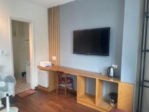 TV a/nebo společenská místnost v ubytování THỦY TÚ HOTEL