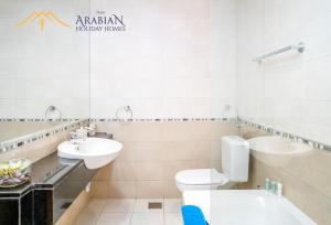 Koupelna v ubytování New Arabian Trident Waterfront 3 BR plus maid
