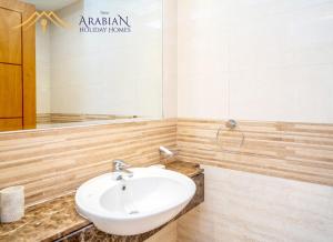 Koupelna v ubytování New Arabian Trident Waterfront 3 BR plus maid
