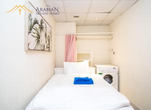 Postel nebo postele na pokoji v ubytování New Arabian Trident Waterfront 3 BR plus maid