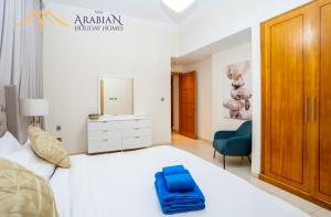 Postel nebo postele na pokoji v ubytování New Arabian Trident Waterfront 3 BR plus maid