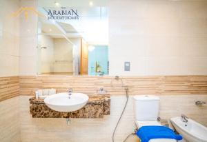 Koupelna v ubytování New Arabian Trident Waterfront 3 BR plus maid + 36 fotografií