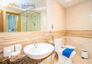 Koupelna v ubytování New Arabian Trident Waterfront 3 BR plus maid
