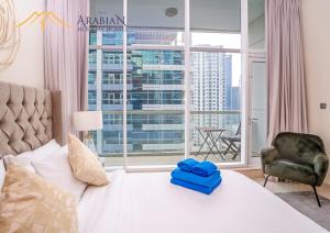 Postel nebo postele na pokoji v ubytování New Arabian Trident Waterfront 3 BR plus maid