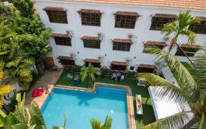 Piscina di Mad Monkey Hostel Siem Reap o nelle vicinanze