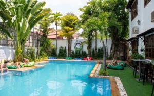Bazén v ubytování Mad Monkey Hostel Siem Reap nebo v jeho okolí