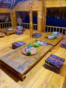 a room with a table with plates of food on it at Lakeview Homestay Vu Linh in Yên Bình